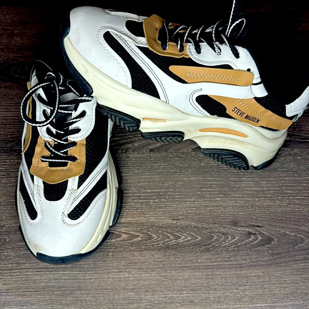 Steve Madden Possession Sneckers